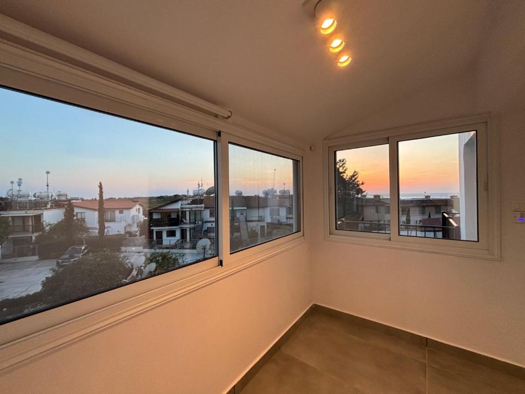 Venus Lighthouse 2B, Sea-View, Paphos Center 아파트 외부 사진